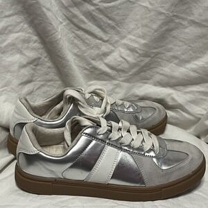 Cushionaire Bailey WOMENS Silve White Lace Up Athletic Casual Shoes Sneakers 6.5